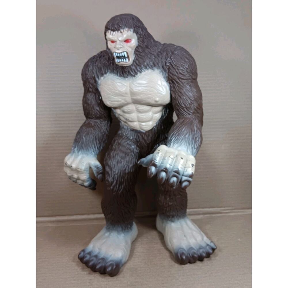 Maidenhead BigFoot 2015 Animal Planet Toys R US 16” Sasquatch Action Figure